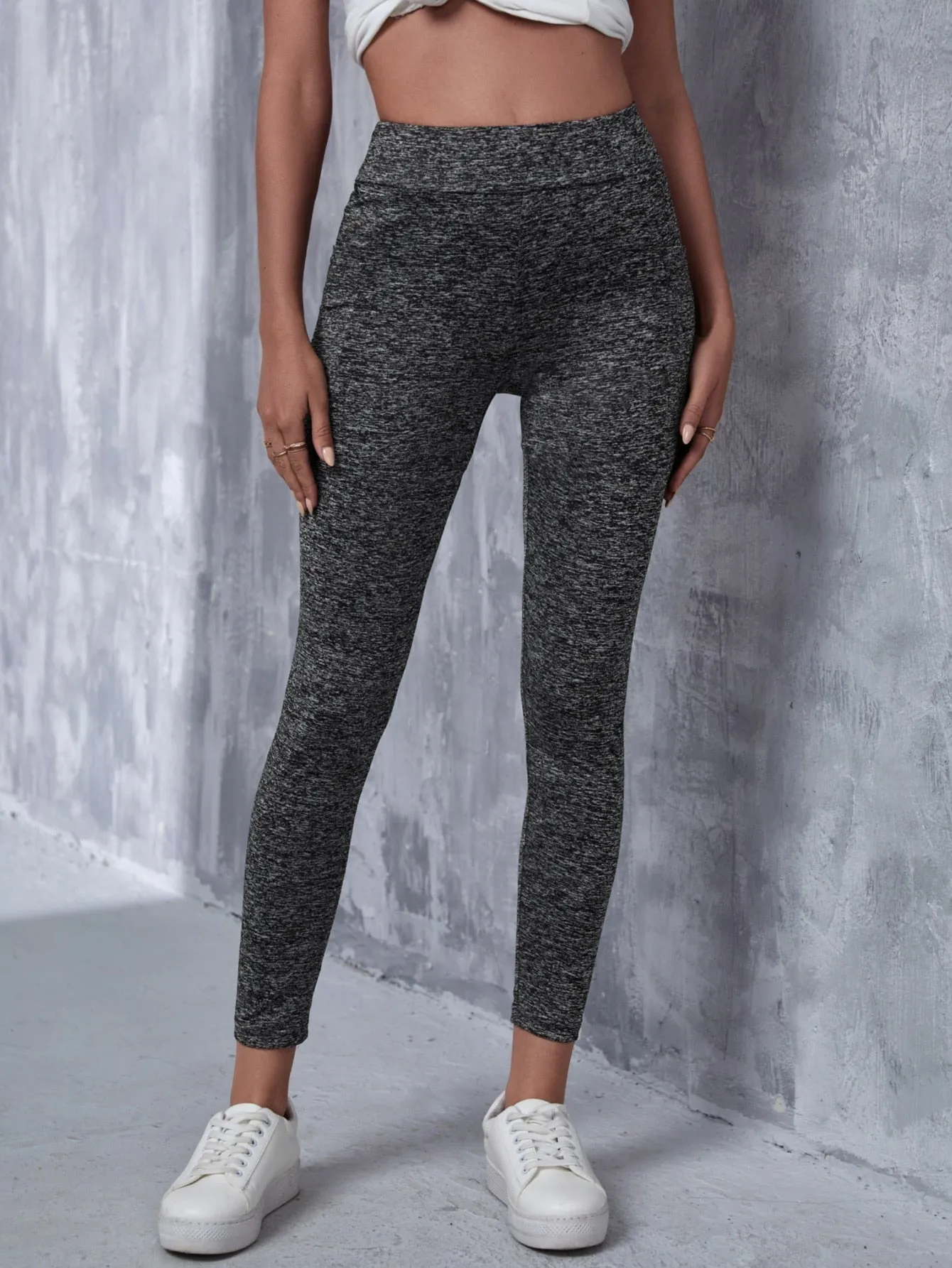 Sporty Plain Pocket Cropped Women Leggings