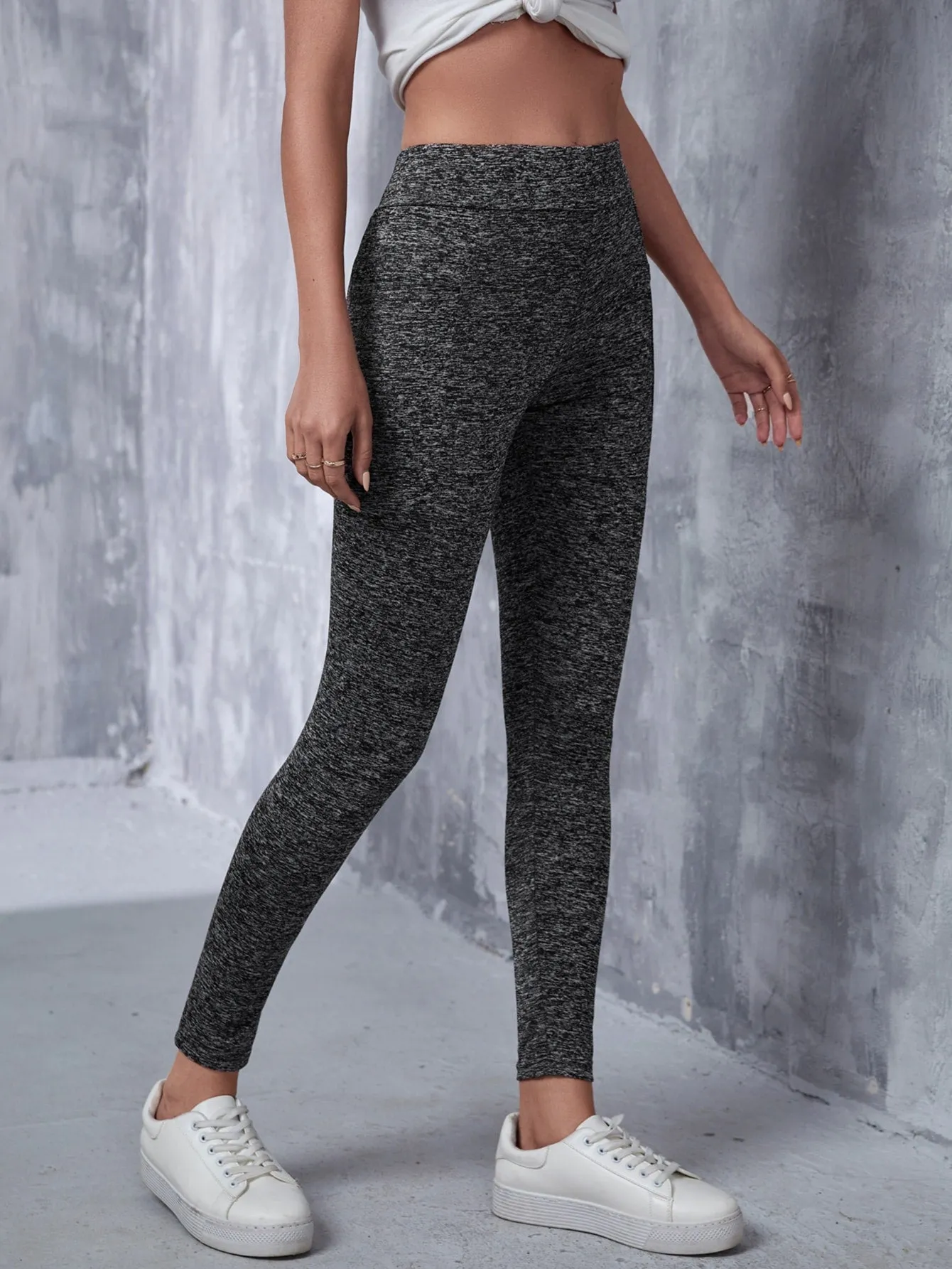 Sporty Plain Pocket Cropped Women Leggings